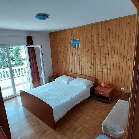 Julija Διαμέρισμα Χβαρ