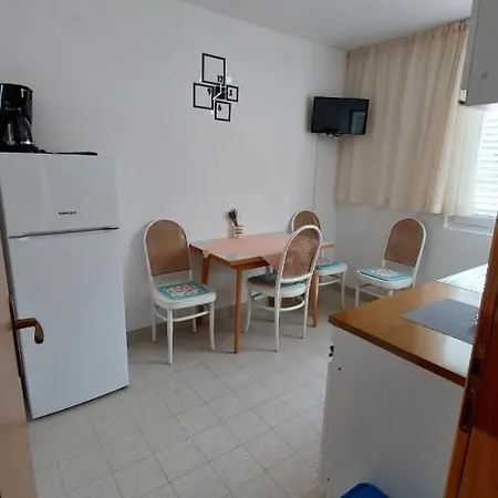 Julija Διαμέρισμα Χβαρ